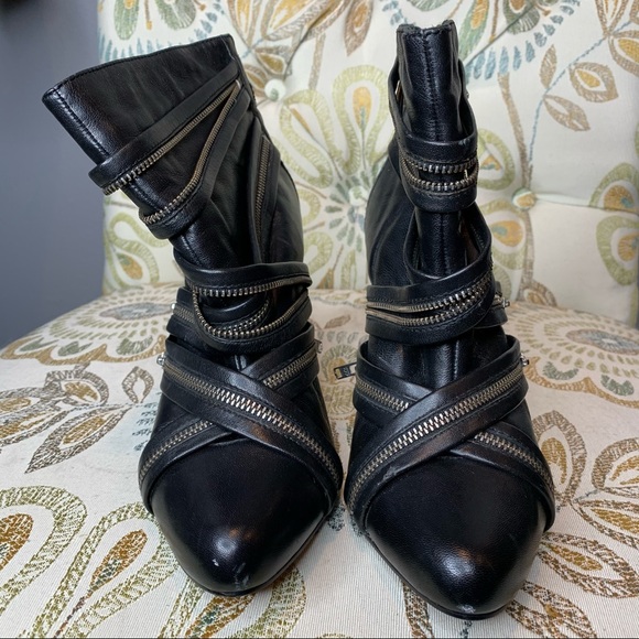 REPORT Black Leather Ankle Boots Size 9 Booties - Picture 2 of 4